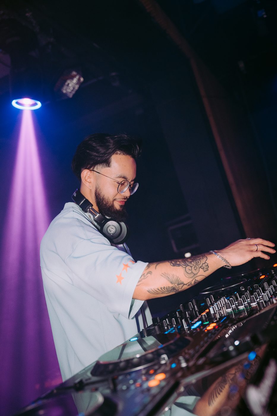 mark jacobs at the decks under purple light